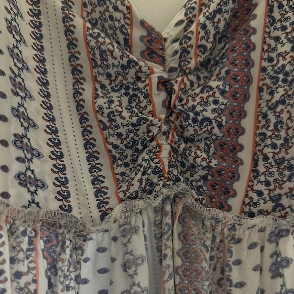 Patterned Flutter Sleeve Top - Picture 5 of 5